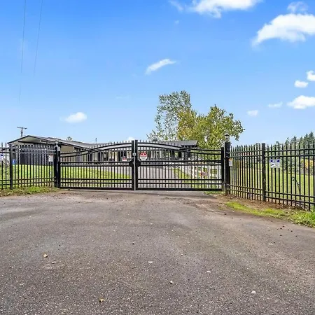 22 Acres Home With Hot Tub Minutes From Ilana Casino